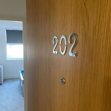 #0202 One Bedroom Serviced Apartment-Free Parking Derby Ngoại thất bức ảnh