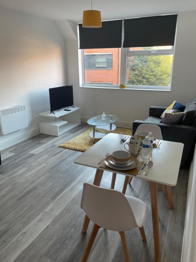 #0202 One Bedroom Serviced Apartment-Free Parking Derby Ngoại thất bức ảnh